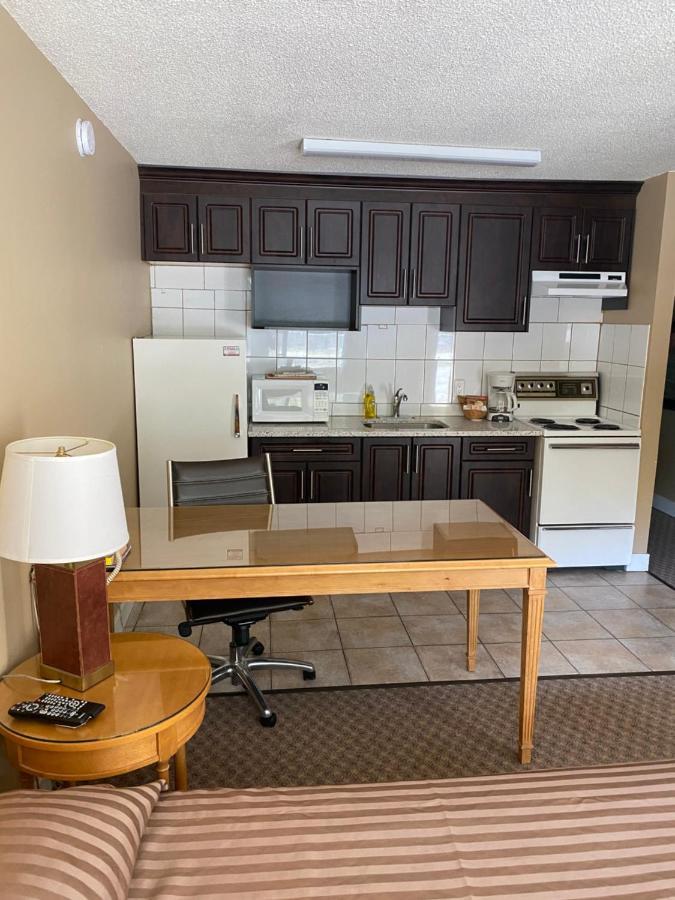 Twin Creeks Motel Lumby Esterno foto